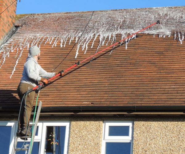 Roof-Cleaning